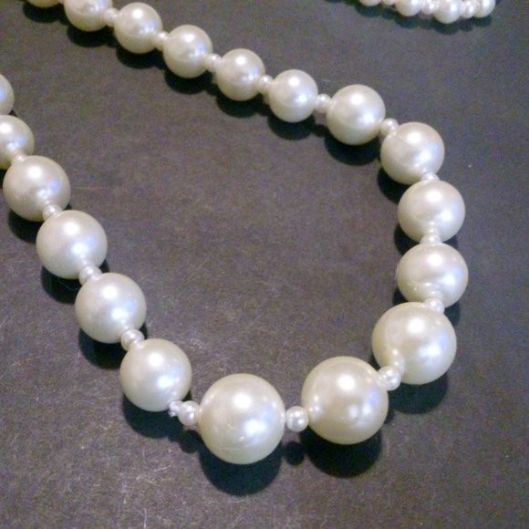 Vintage Long Graduated White Faux Pearl Necklace - Picture 3 of 3